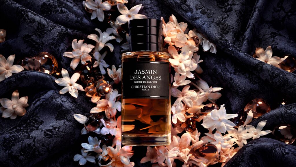 Dior Jasmin des Anges Esprit de Parfum rozwija temat jaśminu znany z La Collection Privée Christian Dior